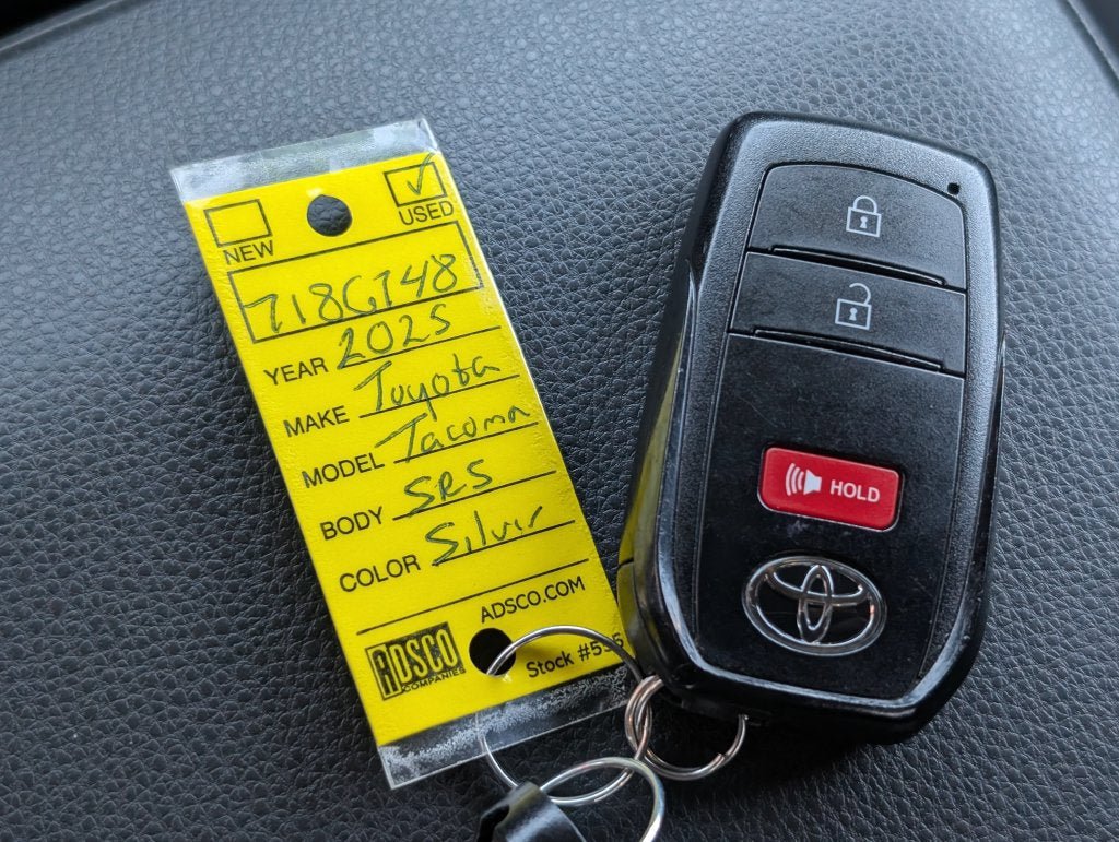 Certified 2025 Toyota Tacoma SR5 AWD/4WD image 34