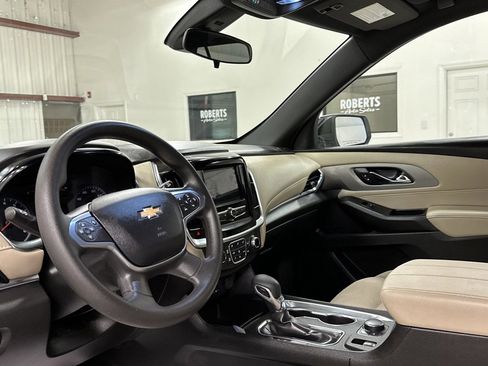 Used 2023 Chevrolet Traverse LS image 6