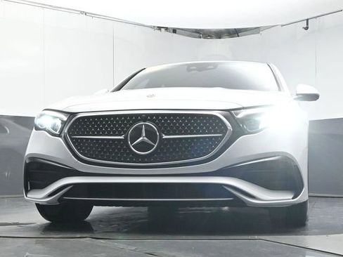 Used 2025 Mercedes-Benz E 350 Sedan image 32
