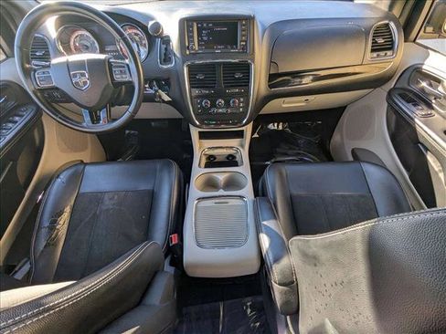 Used 2019 Dodge Grand Caravan SXT image 16