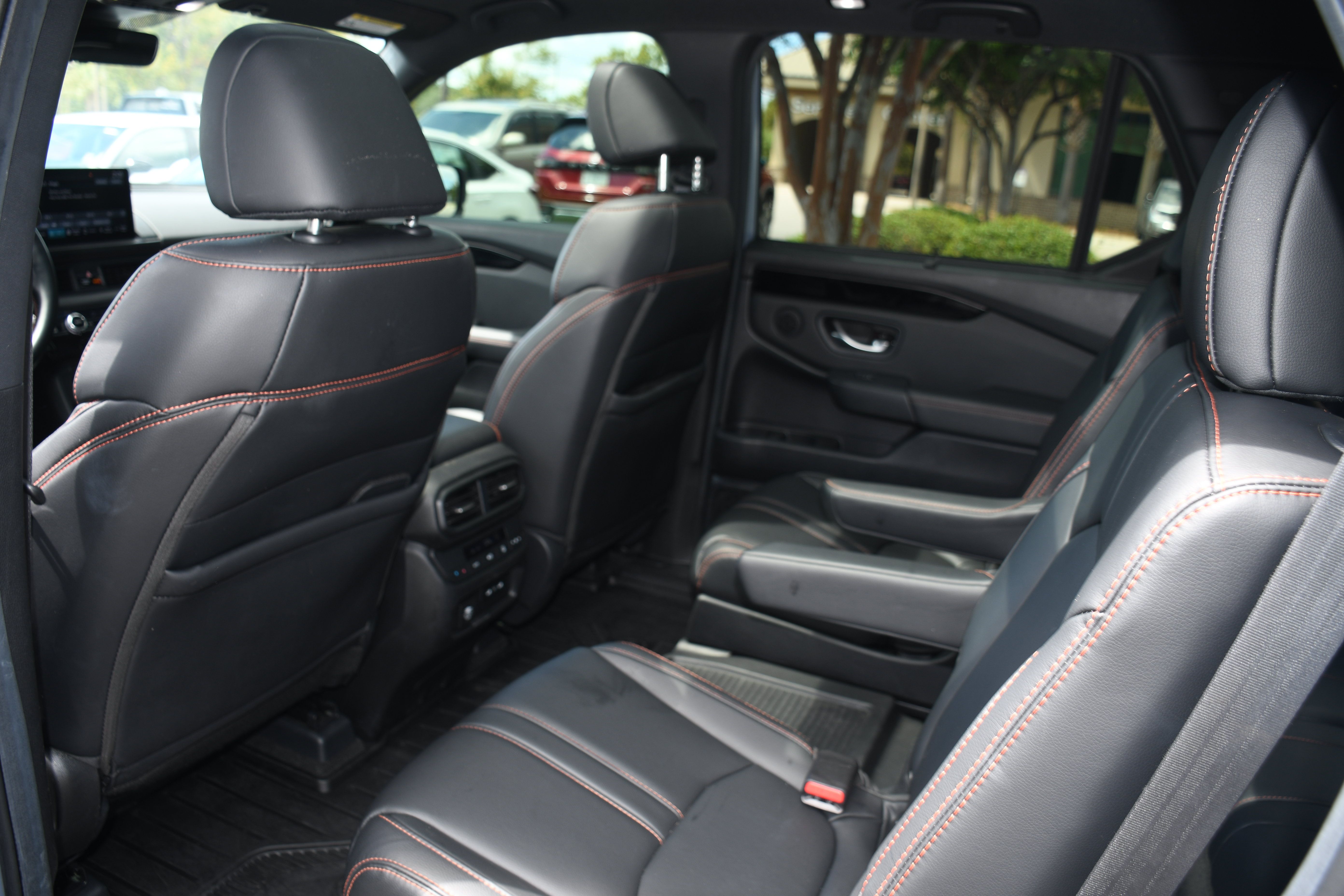 Used 2025 Honda Pilot TrailSport image 19