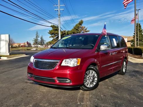 Certified 2016 Chrysler Town & Country Touring-L w/ Driver Convenience Group image 1