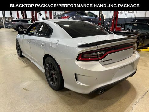 Used 2023 Dodge Charger R/T w/ Performance Handling Group RWD image 4