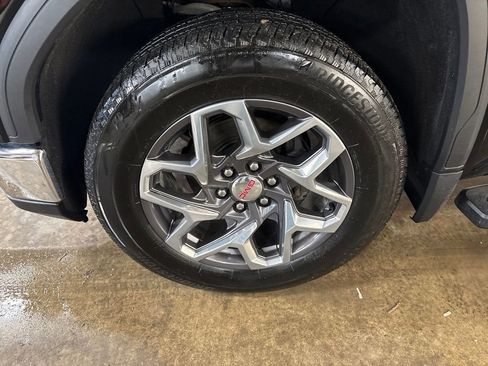 Certified 2022 GMC Sierra 1500 SLT w/ SLT Premium Package image 11