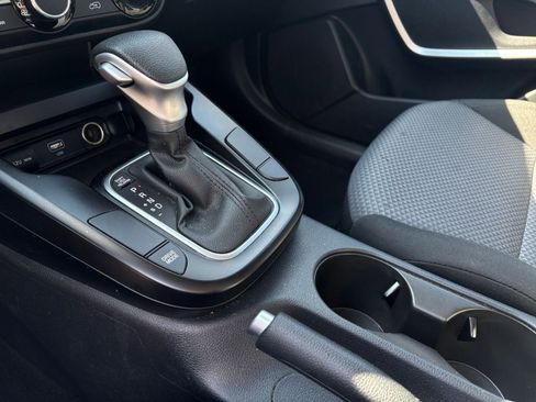 Used 2025 Kia Soul LX w/ LX Technology Package FWD image 39