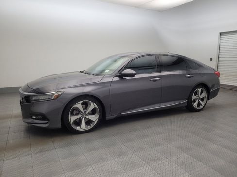 Used 2018 Honda Accord Touring image 2