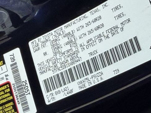 Used 2025 Toyota Tundra Platinum AWD/4WD image 32