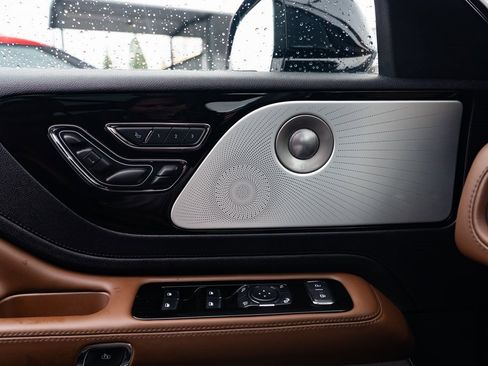 Used 2024 Lincoln Aviator Reserve w/ Equipment Group 201A image 19