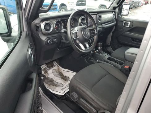 Used 2020 Jeep Wrangler Unlimited Sahara image 12