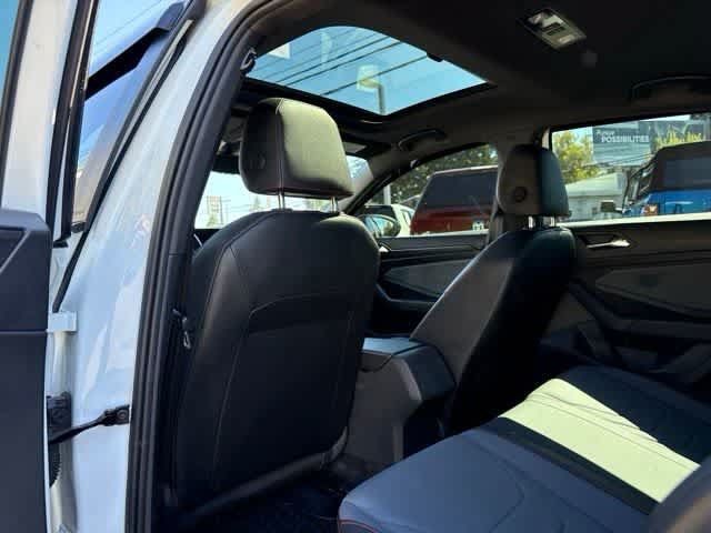 Used 2025 Volkswagen Jetta GLI Autobahn FWD image 11