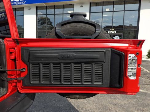 Used 2021 Jeep Wrangler Unlimited Sahara image 46