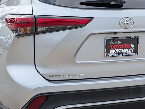 Used 2023 Toyota Highlander XSE image 7