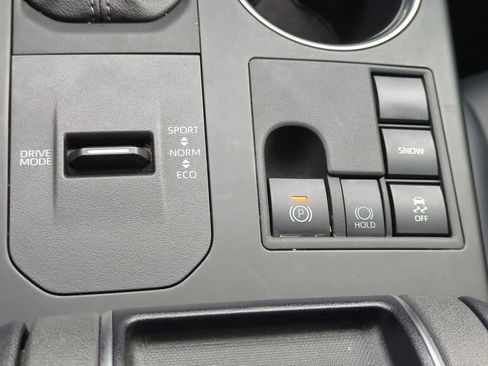 Used 2024 Toyota Highlander XLE image 18