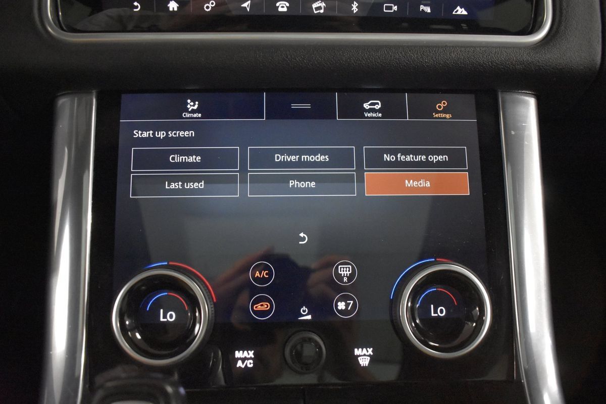 Used 2018 Land Rover Range Rover Sport SE AWD/4WD image 19