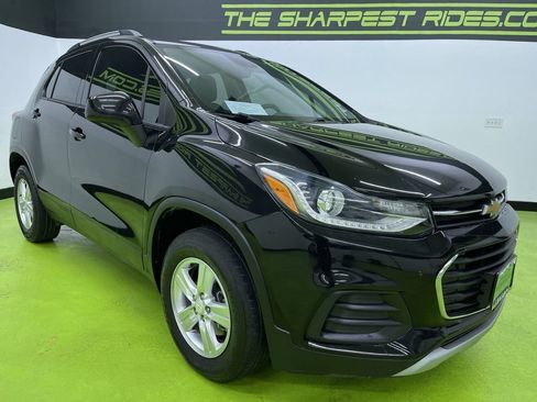 Used 2021 Chevrolet Trax LT image 2