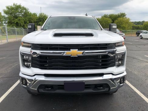 Used 2024 Chevrolet Silverado 3500 LT w/ All Star Edition AWD/4WD image 2