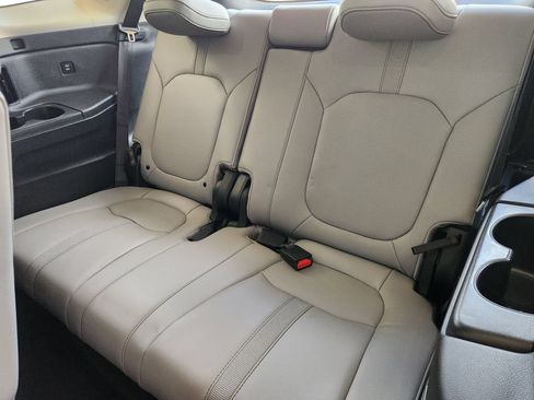 Used 2025 Honda Pilot Touring image 32