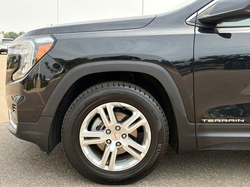 Used 2024 GMC Terrain SLE FWD image 11