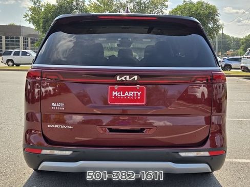 Used 2023 Kia Carnival LX FWD image 6