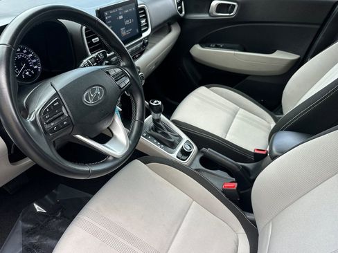 Used 2022 Hyundai Venue SEL w/ Cargo Package image 4
