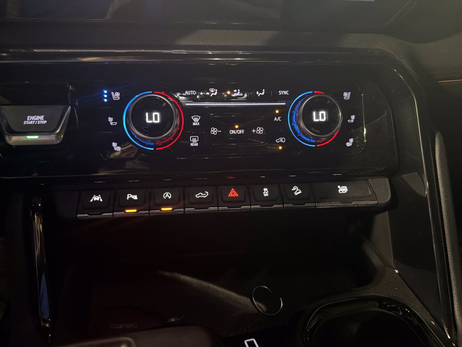 Used 2022 GMC Sierra 1500 AT4 w/ AT4 Premium Package AWD/4WD image 17