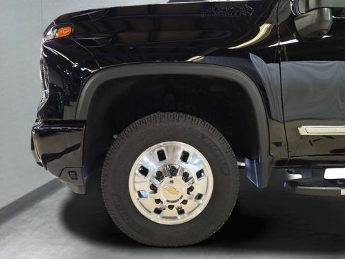 Used 2025 Chevrolet Silverado 3500 High Country w/ Technology Package image 16