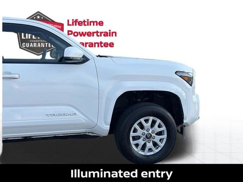Used 2024 Toyota Tacoma SR5 AWD/4WD image 9