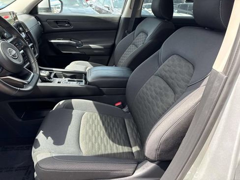 Used 2025 Nissan Pathfinder SV FWD image 16