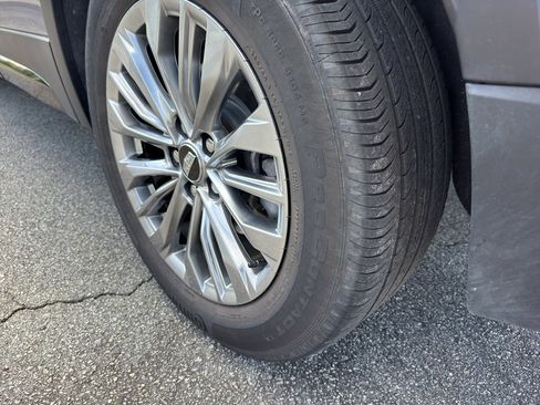 Used 2025 Cadillac XT4 Premium Luxury image 8