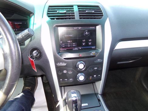 Used 2013 Ford Explorer XLT FWD image 48