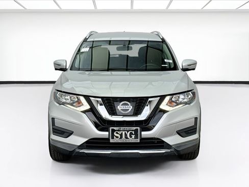 Used 2017 Nissan Rogue SV w/ SV Premium Package FWD image 2