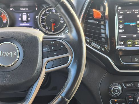 Used 2019 Jeep Cherokee Limited AWD/4WD image 13