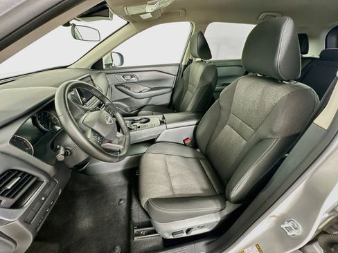 Used 2025 Nissan Rogue SV FWD image 13