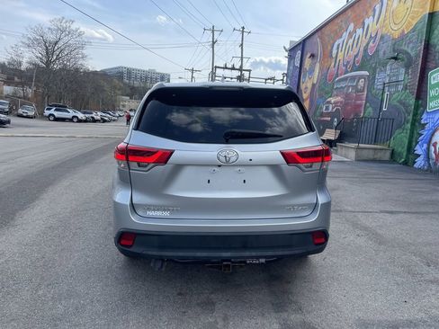Used 2019 Toyota Highlander XLE image 4
