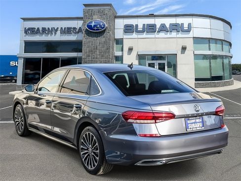 Used 2022 Volkswagen Passat 2.0T image 4