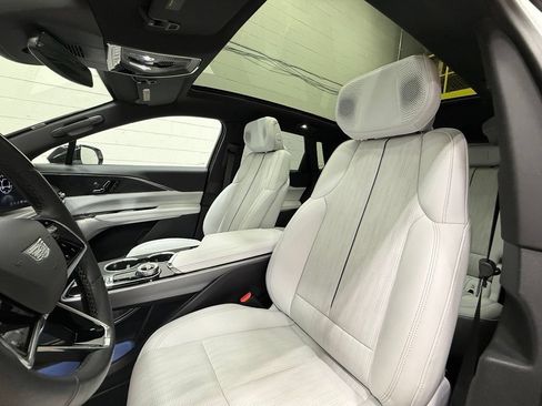 Used 2024 Cadillac Lyriq Luxury RWD image 22