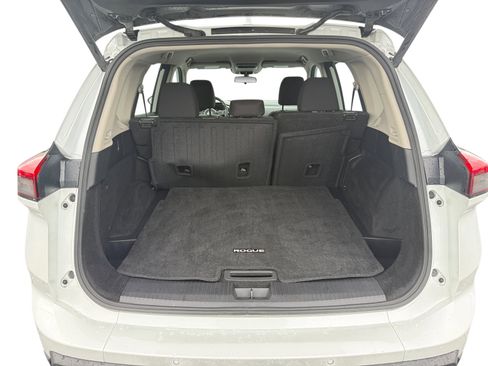 Used 2024 Nissan Rogue SV image 17