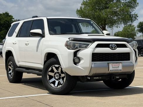 Used 2018 Toyota 4Runner TRD Off-Road AWD/4WD image 2