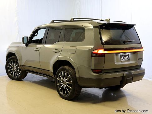 Used 2025 Lexus GX 550 w/ Accessory Package (2T) AWD/4WD image 9