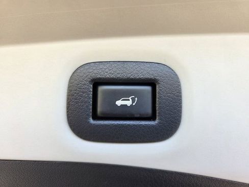 Used 2016 Nissan Rogue SL w/ SL Premium Package image 19