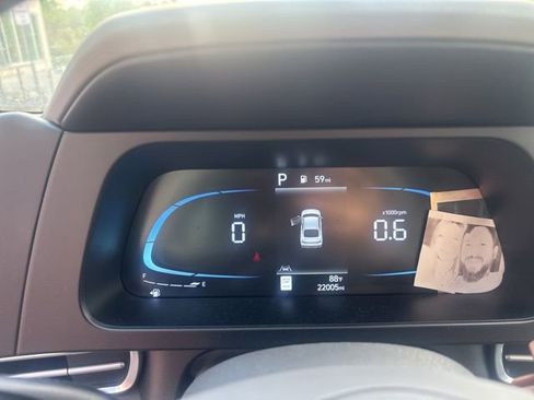 Used 2025 Hyundai Elantra Sport image 8