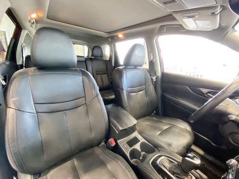 Used 2020 Nissan Rogue SL w/ Premium Package image 28