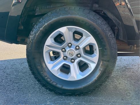 Used 2018 Toyota 4Runner SR5 Premium image 25