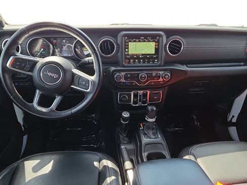 Used 2022 Jeep Wrangler Unlimited Sahara AWD/4WD image 10