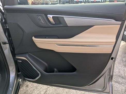 Used 2025 Buick Enclave Preferred w/ Power Package image 27