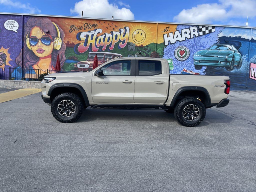 Used 2024 Chevrolet Colorado ZR2 w/ Technology Package AWD/4WD image 2