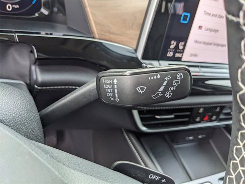 Certified 2024 Volkswagen Atlas SE image 33