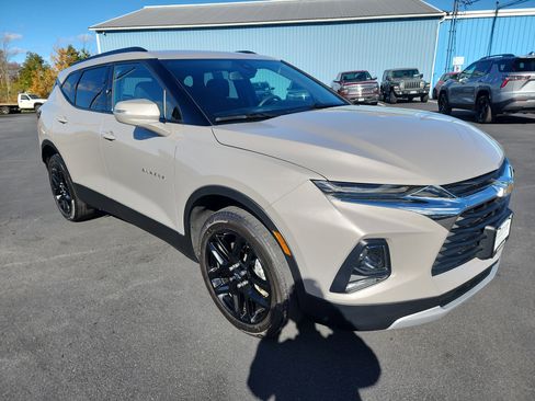 Used 2021 Chevrolet Blazer LT image 2