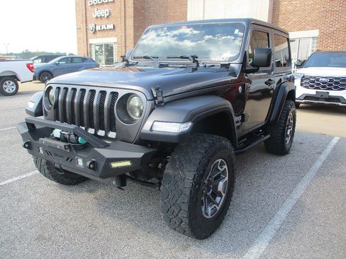 Used 2019 Jeep Wrangler Sport AWD/4WD image 3