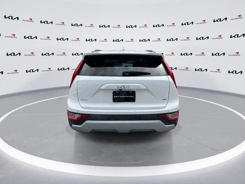 Used 2023 Kia Niro EX image 7